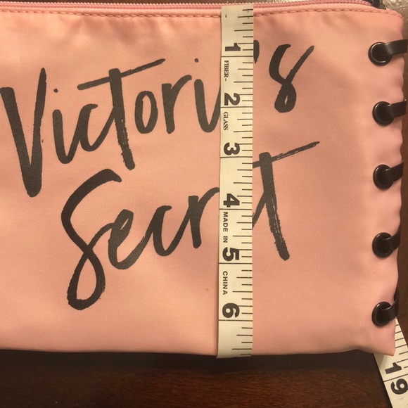 Victoria Secrets Make Up Bag NWT - Picture 7 of 7